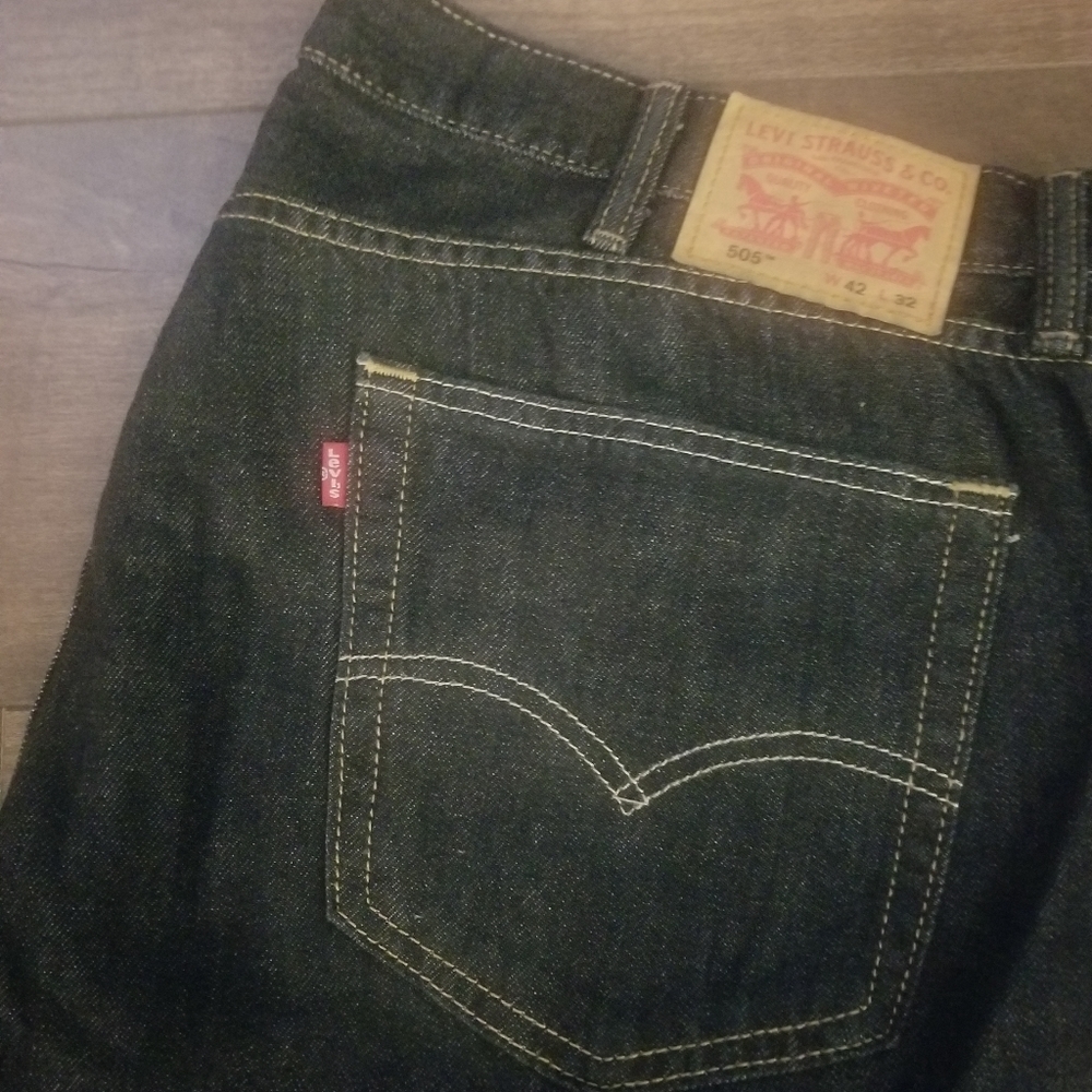 Levi's - Picture 3 of 3